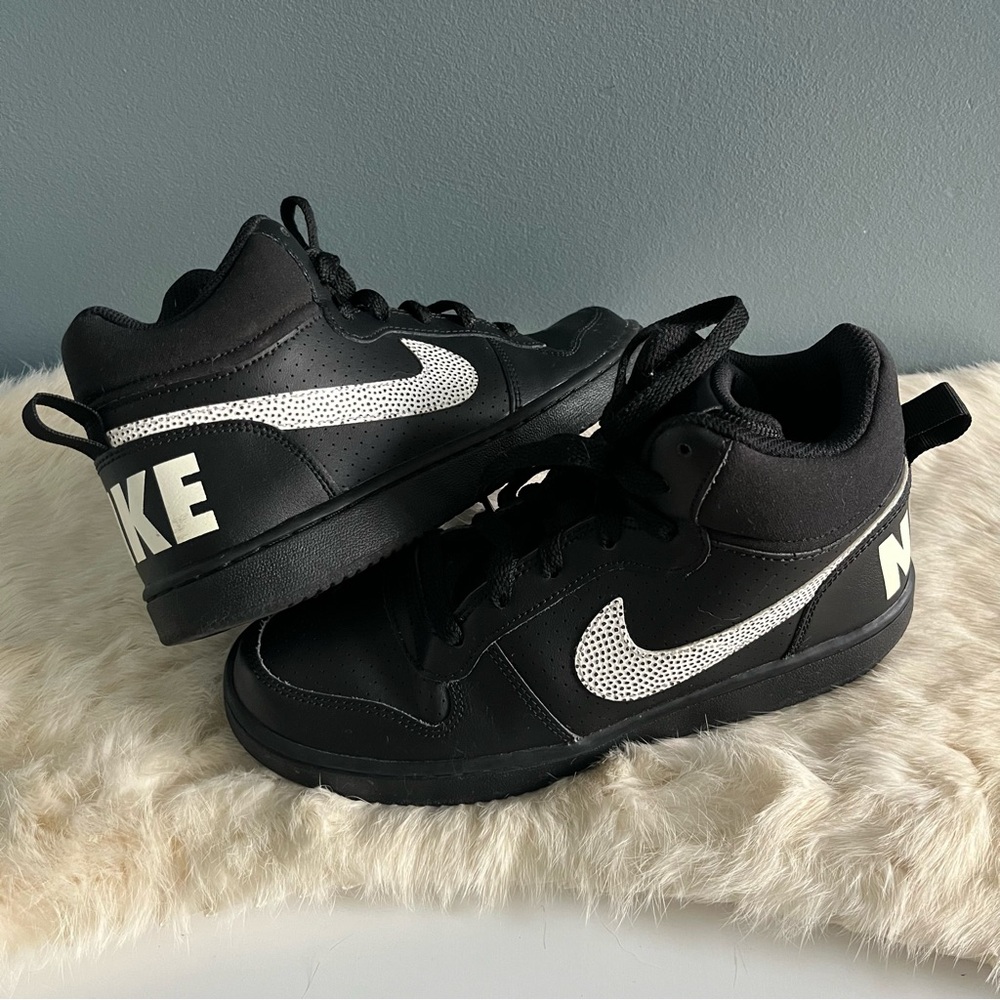 Nike Boys Court Borough Mid Black Sneaker